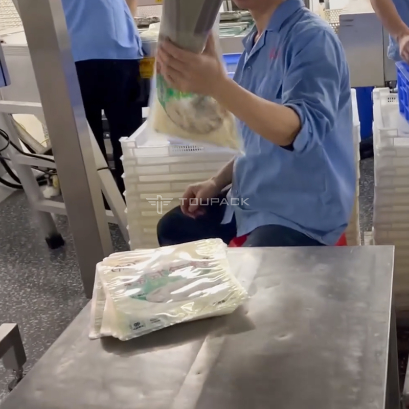 Bánh gạo Hàn Quốc Máy chiết rót cân tự động Gói hút chân không dọc 3 mặt