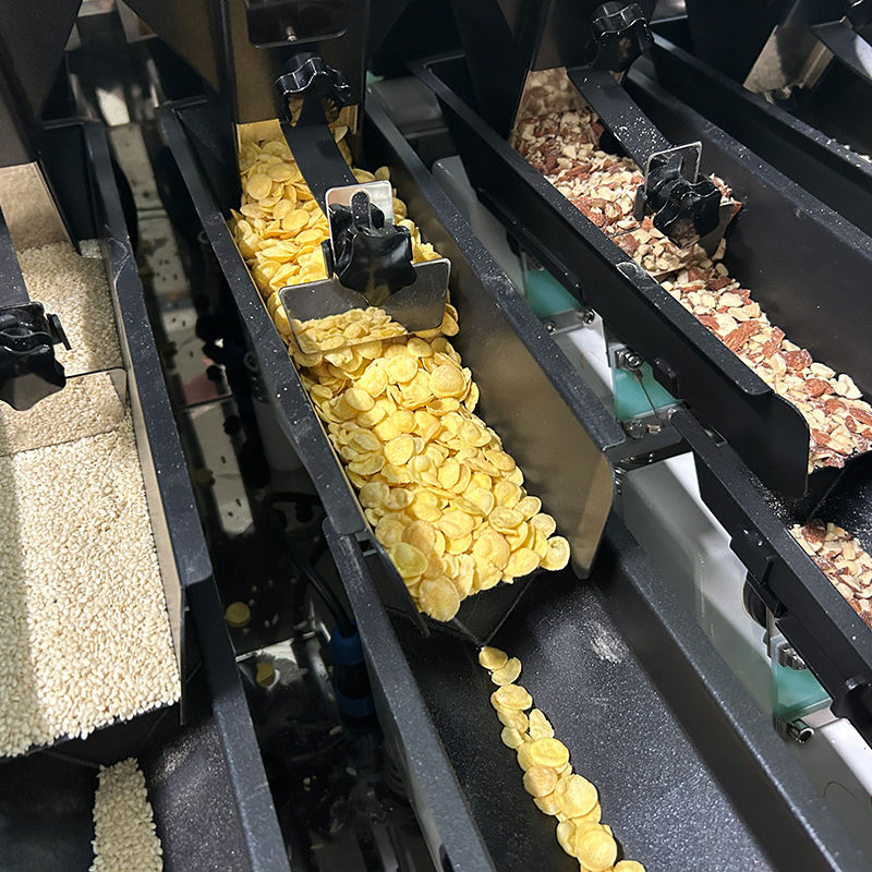 Máy đóng gói túi trước chế tạo thức ăn chim Thức ăn cho chó Thức ăn cho mèo Máy đóng gói thực phẩm Thiết bị đóng gói hạt đa chức năng