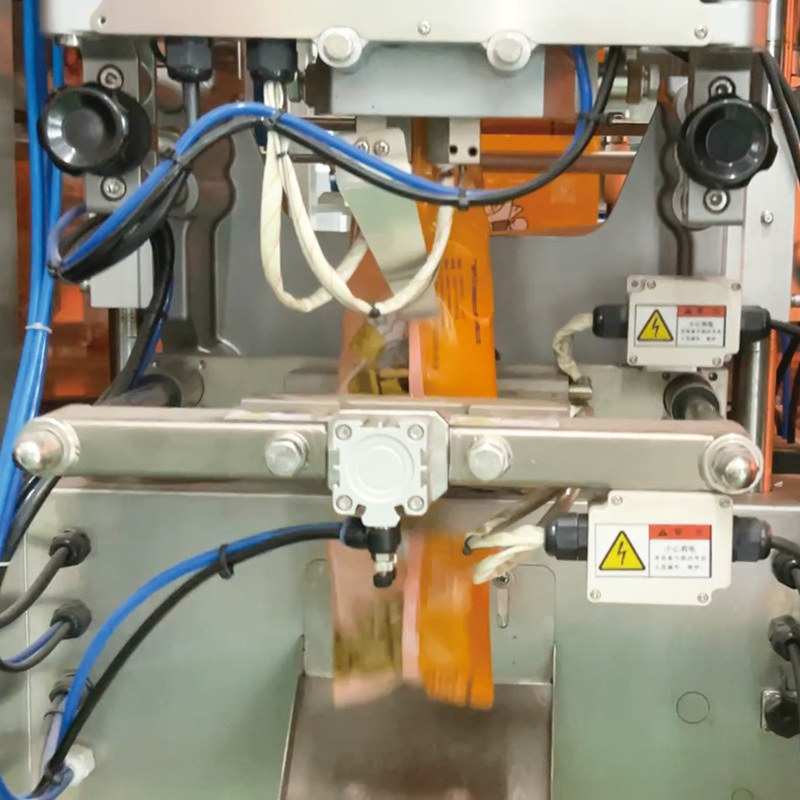 Máy đóng gói và chiết rót định lượng tự động theo chiều dọc chất lượng cao cho thực phẩm ăn nhẹ dạng hạt, cân và đóng gói VFFS