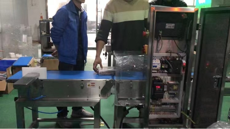 Cân kiểm tra tốc độ cao 1KW 120p / phút để kiểm tra trọng lượng sản phẩm
