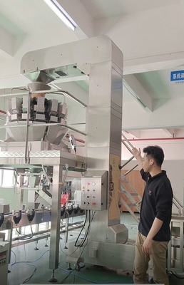 Băng tải gầu nghiêng Z bằng thép không gỉ làm việc với máy cân nhiều đầu 10/14 đầu